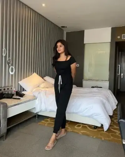 Call Girls Shikohabad Cash On Delivery